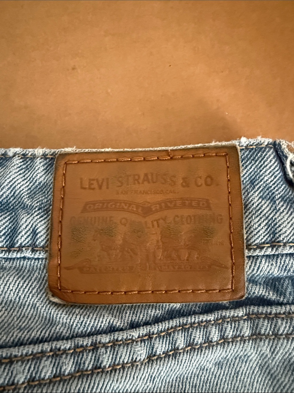 Levi’s Low Loose Light Wash Distressed Women’s Jeans Size 28 - Picture 10 of 10